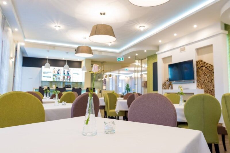 12694672_230512990619353_860848977472205444_o.jpg Boutique Hotel Kristály