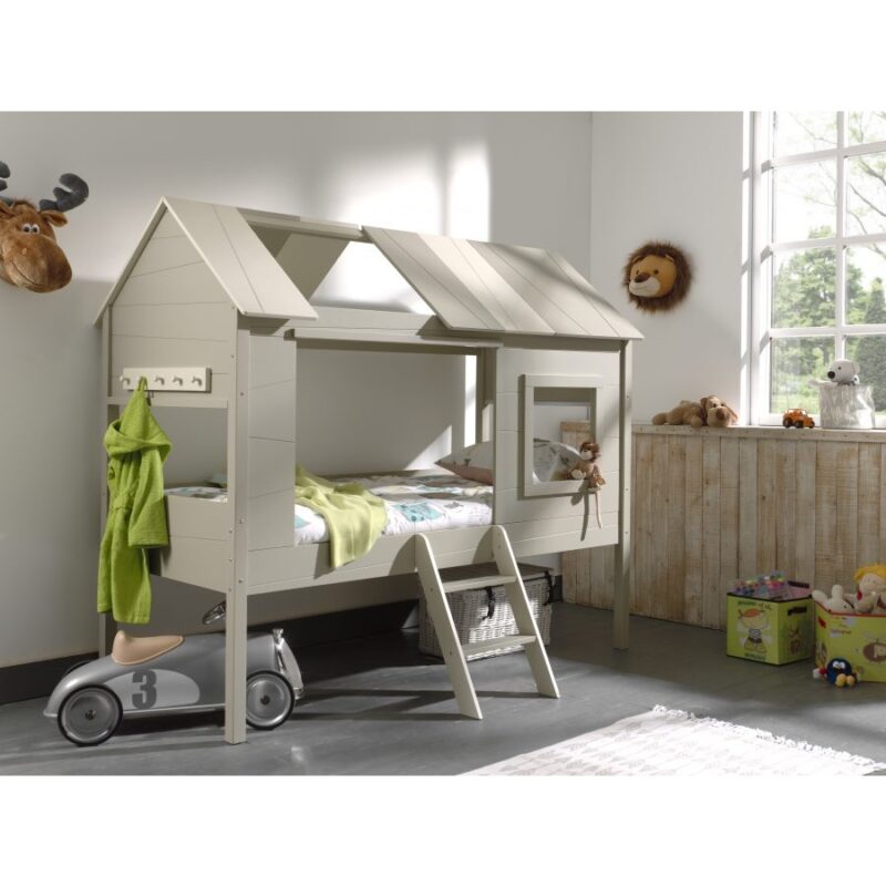 V -- Charles gyerekágy