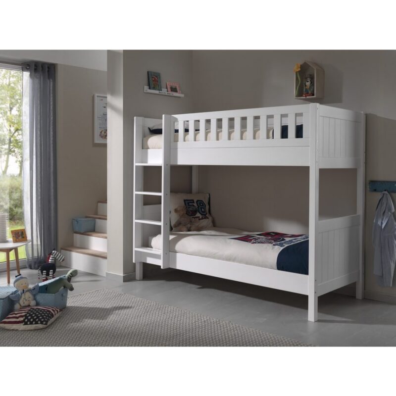 V -- Levy elemes ifjúsági szoba