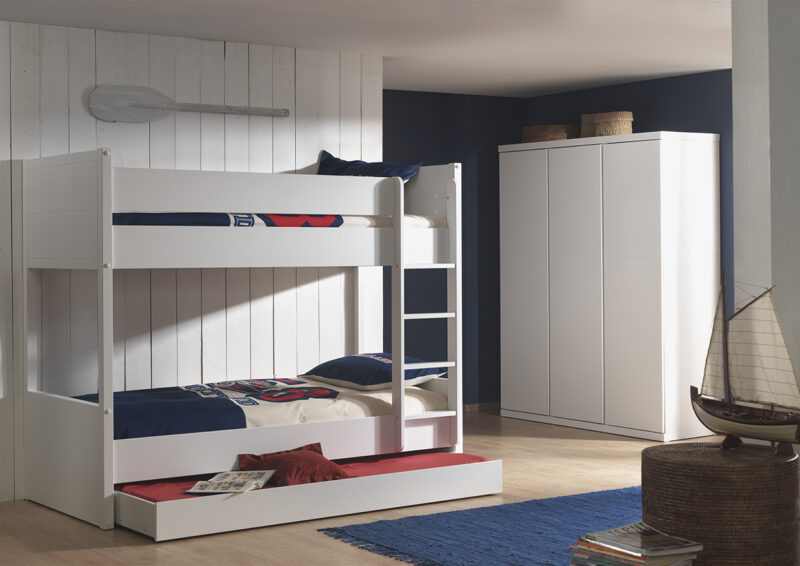 V -- Larry elemes ifjúsági szoba