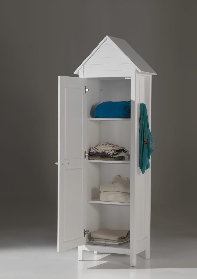 V -- Levy elemes ifjúsági szoba