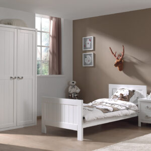 V -- Levy elemes ifjúsági szoba