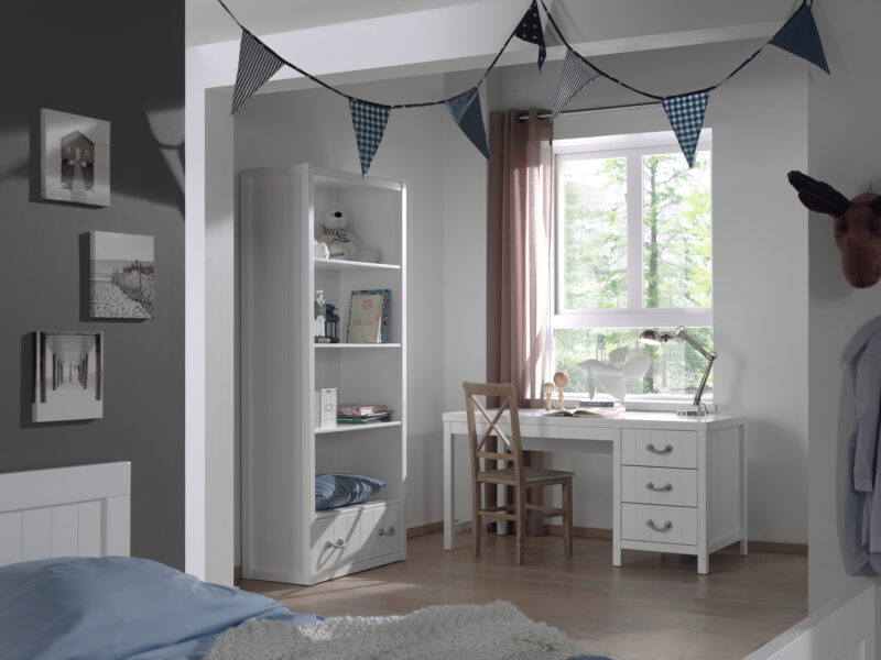 V -- Levy elemes ifjúsági szoba