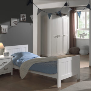 V -- Levy elemes ifjúsági szoba