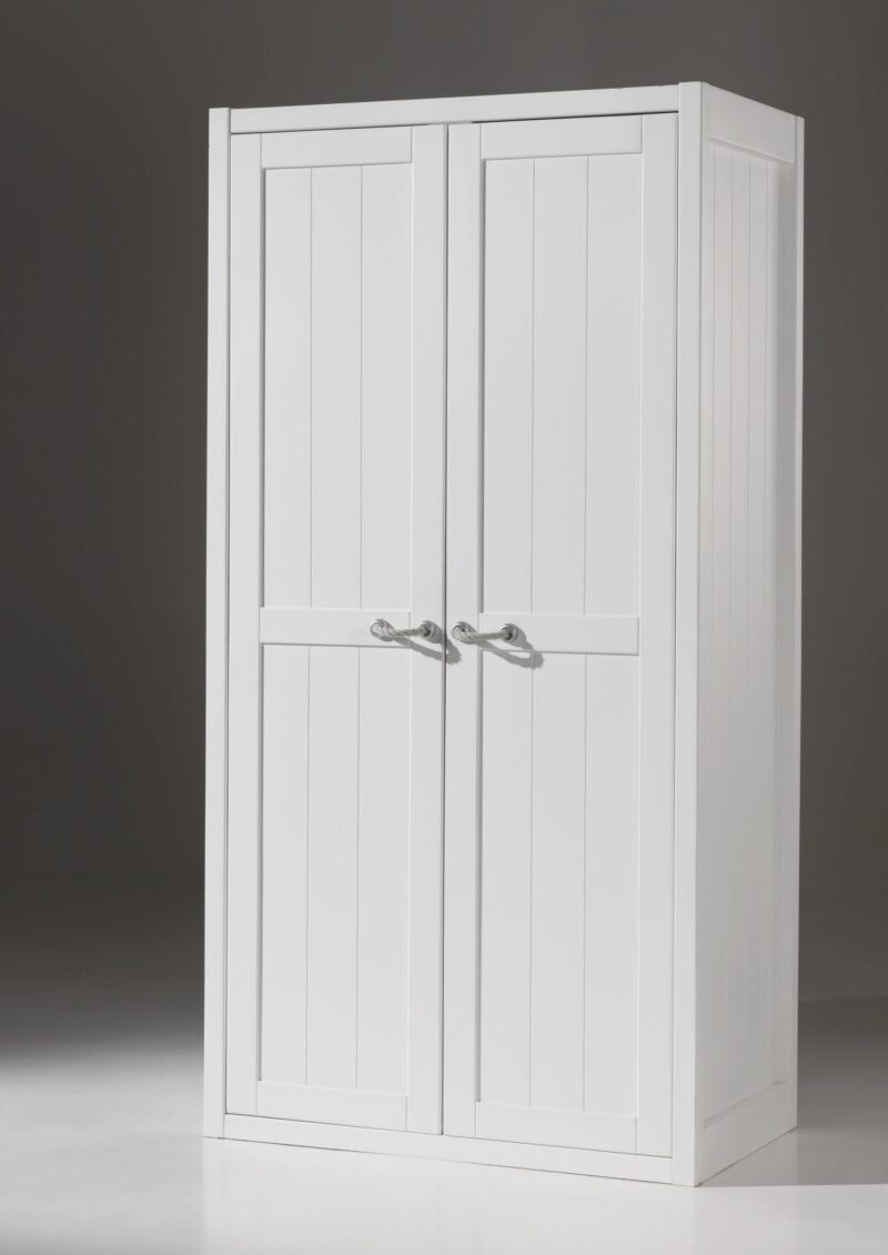 V -- Levy elemes ifjúsági szoba