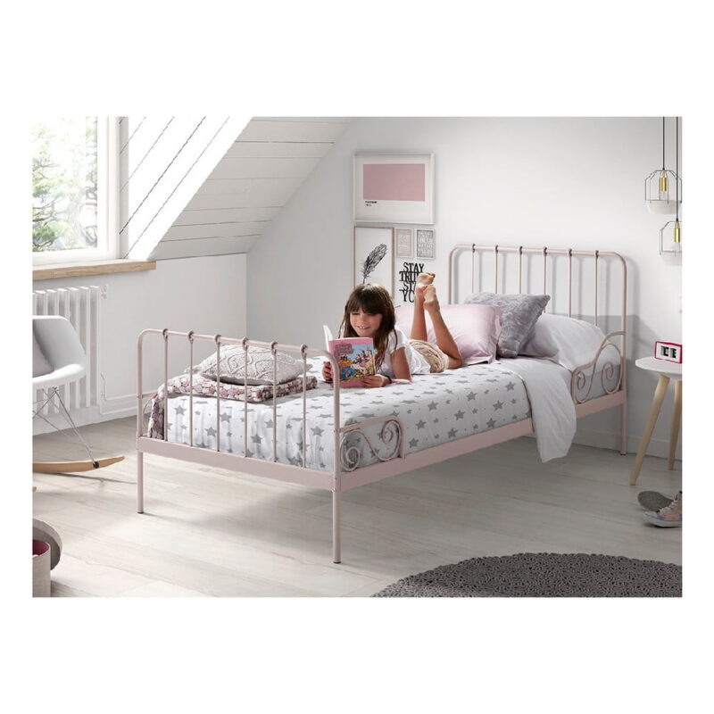 V -- Alic gyerekágy